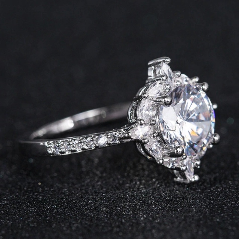 NEW!๐๐SPARKLING! CZ RING!๐๐7 ROUND! BRILLIANT! - Picture 2 of 8